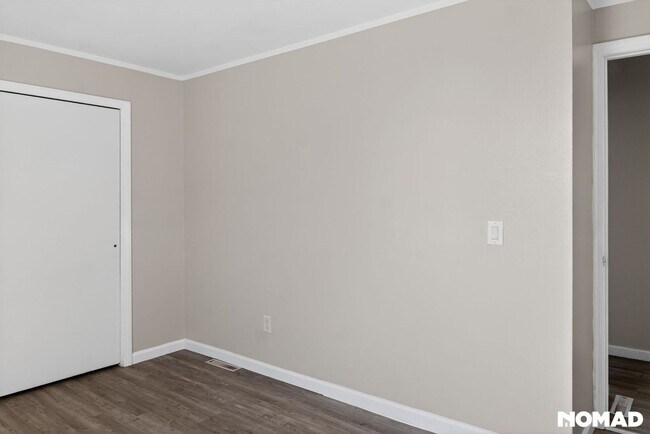 Building Photo - Charming 2BR Duplex in West Haven