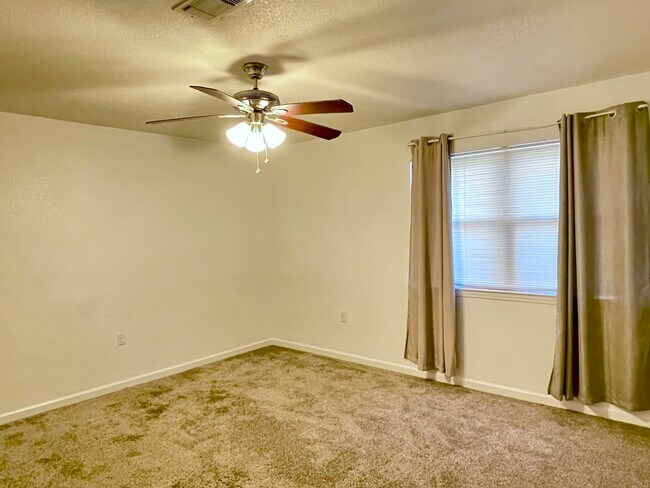 Building Photo - 606 Bayou Ln