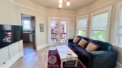 Building Photo - Large top floor 3 bedroom fully furnished walking distance to UC Berkeley Campus!