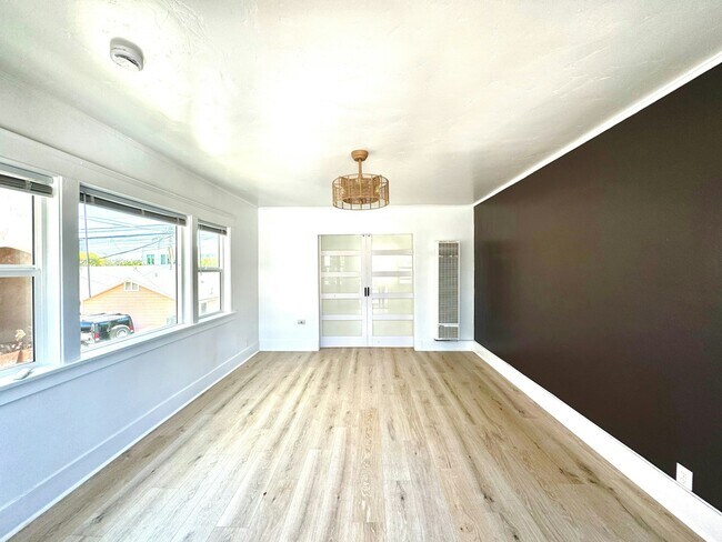 Building Photo - 279 Redondo Ave