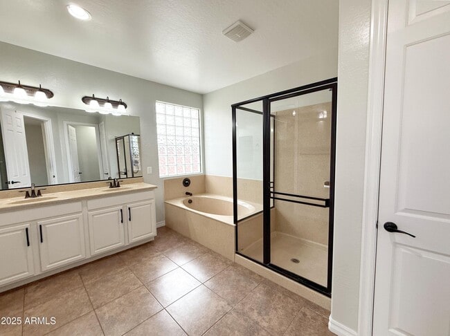 Building Photo - 2472 E Mead Dr