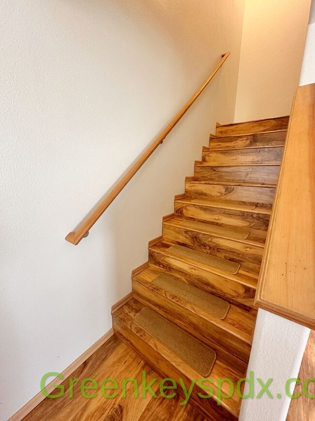 Building Photo - Awesome 3-bedroom 2.5-bathroom house in NE...