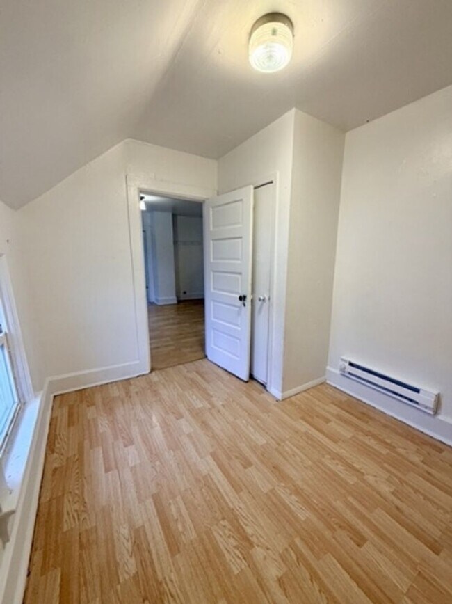 Building Photo - 611 N Broadway