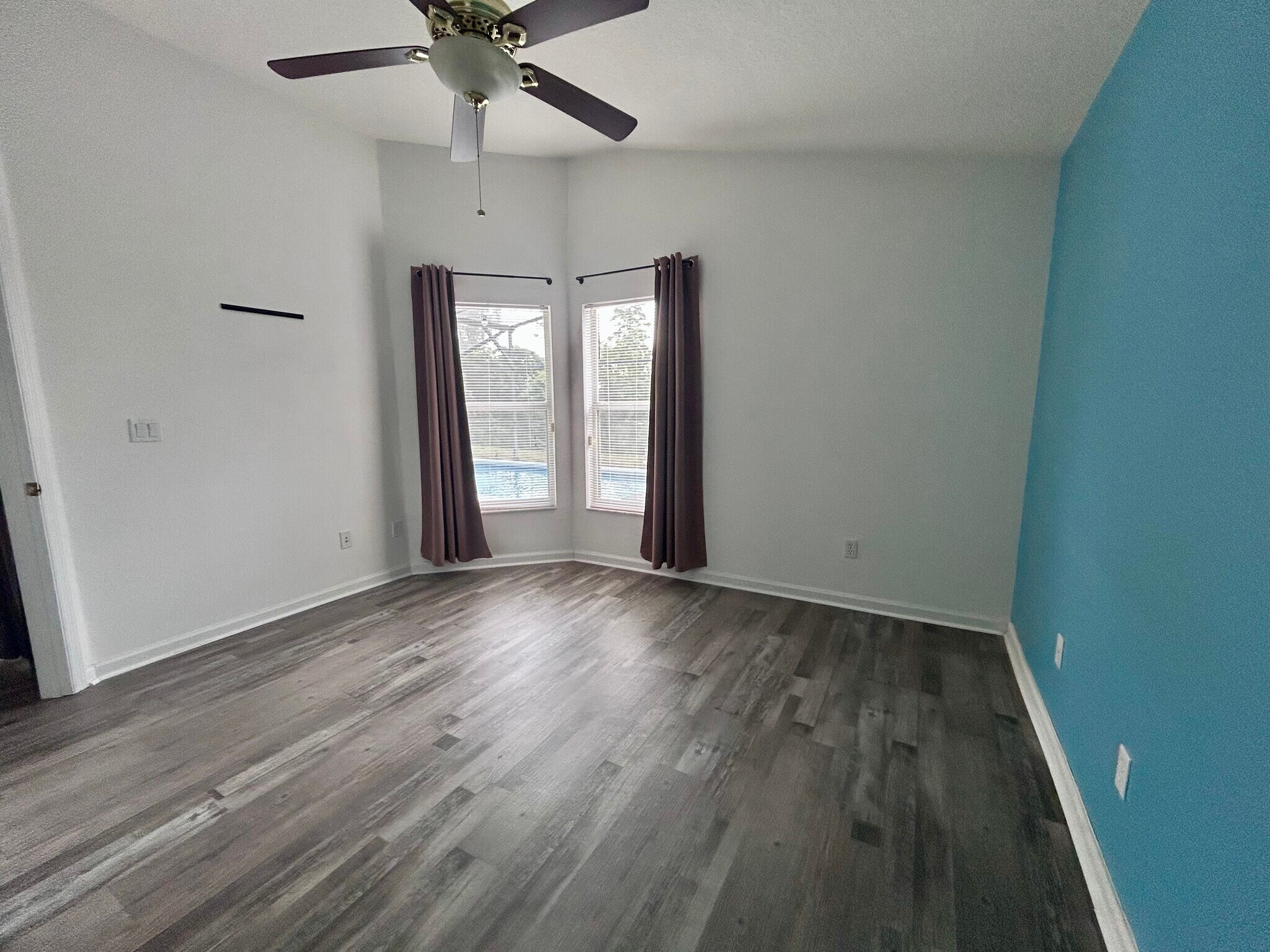 Building Photo - 15345 Markham Dr