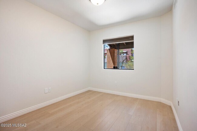 Building Photo - 3121 N Olsen Ave