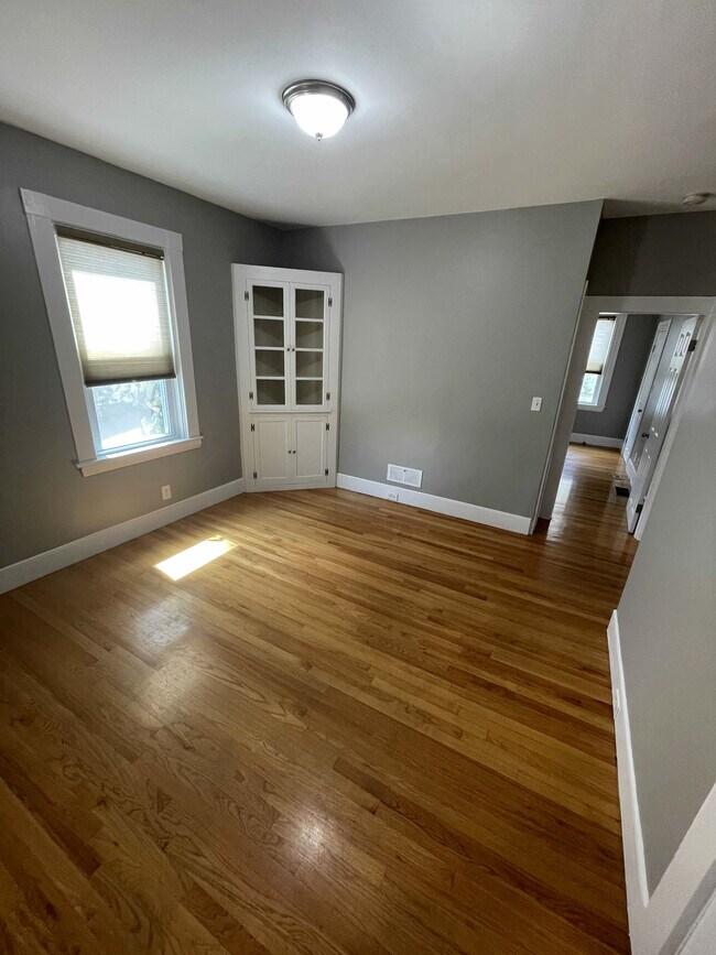 Building Photo - 15 Charles Street Ave