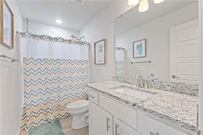 Building Photo - 4407 SW Bison St