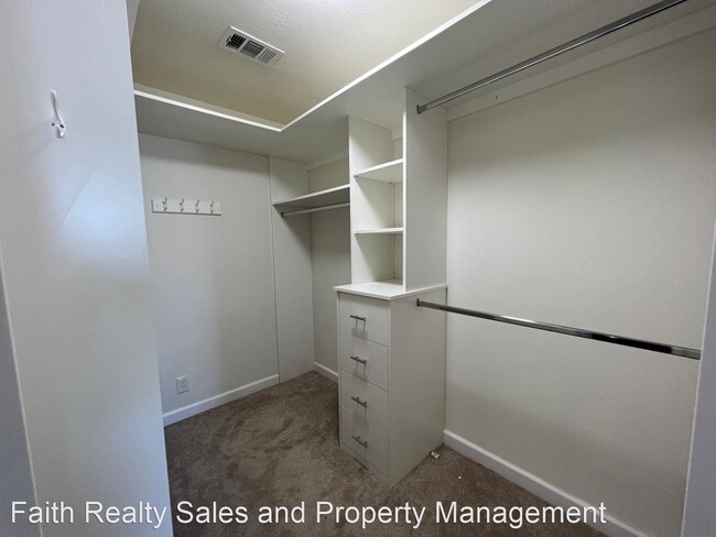 Building Photo - 4 br, 3 bath House - 913 W. Alfred Pl