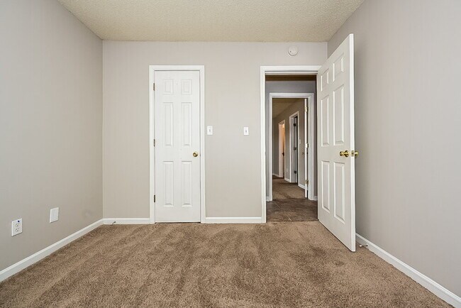 Building Photo - 3709 Hudson Ct