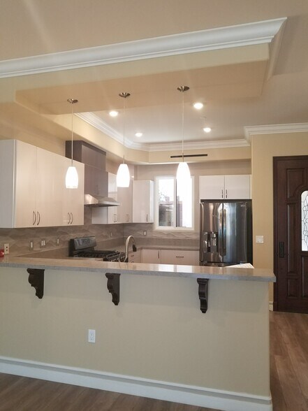 Building Photo - 201 N Reese Pl