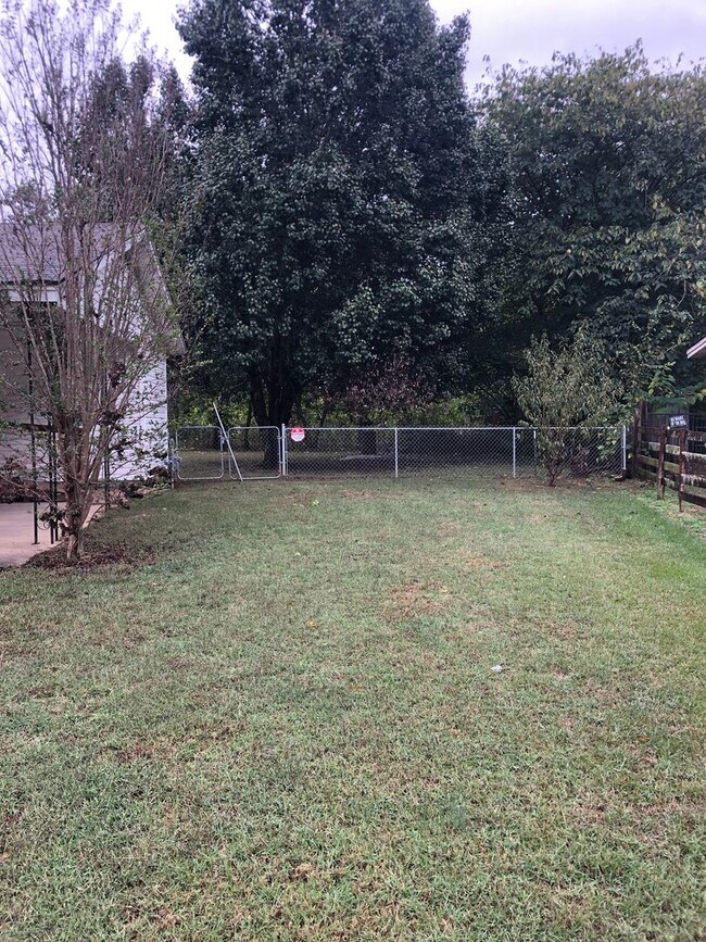 Building Photo - Charming Single-Story Home on a Spacious Lot