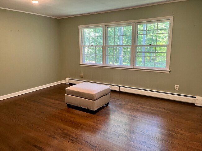 Building Photo - 88 Towerview Dr