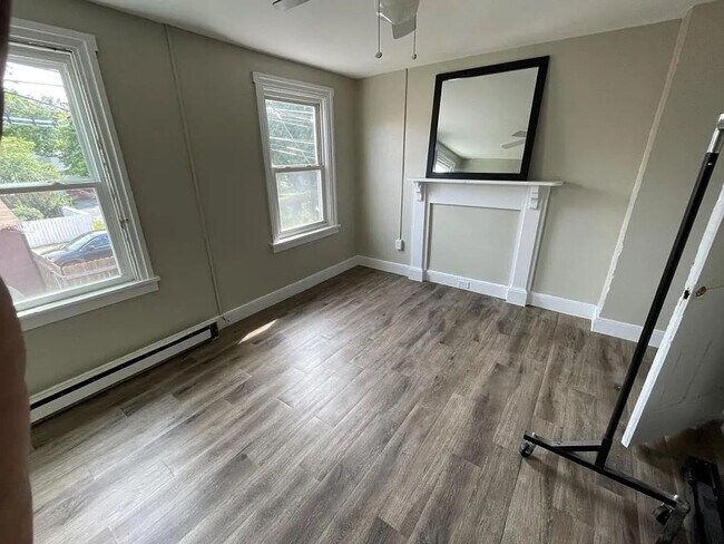 Building Photo - Dickinson Students - 3 Bedroom Available!