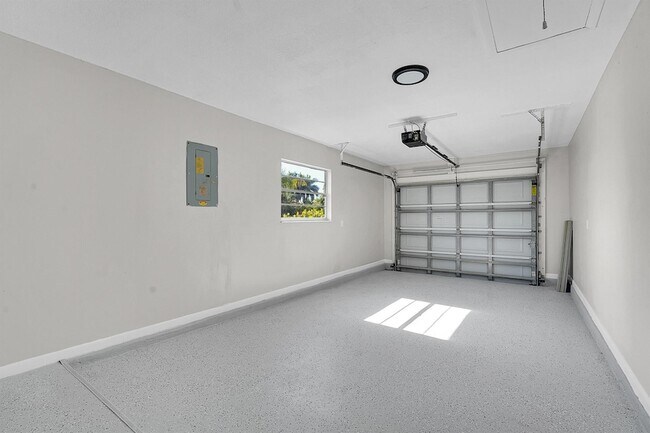 Building Photo - 2251 SE Holland St