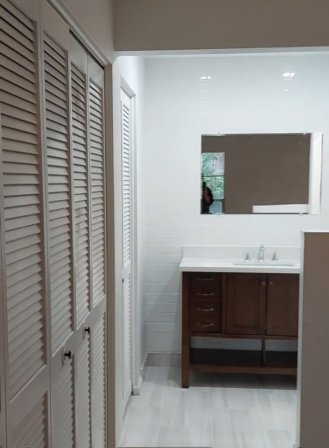 Building Photo - 3648 Boca Ciega Dr