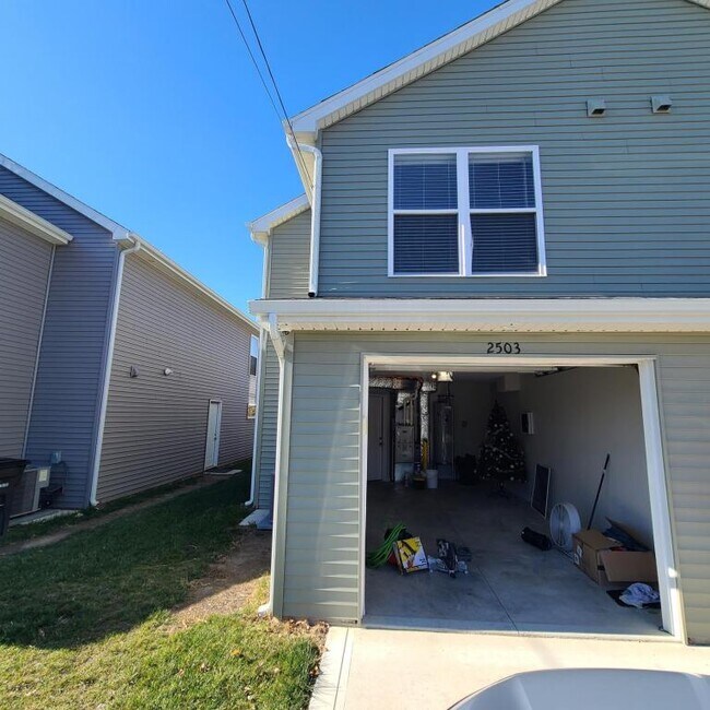 Building Photo - 2503 S Hanna St