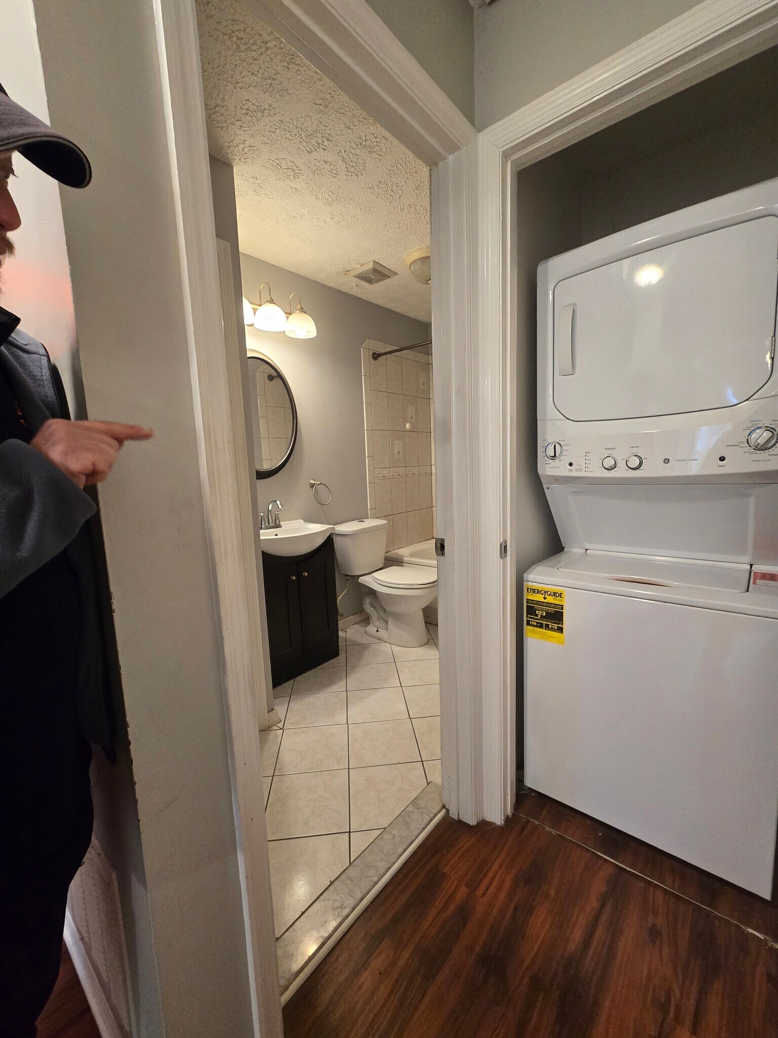 Building Photo - 180 Kenwood Dr