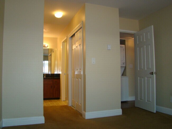Building Photo - 606 Millich Dr