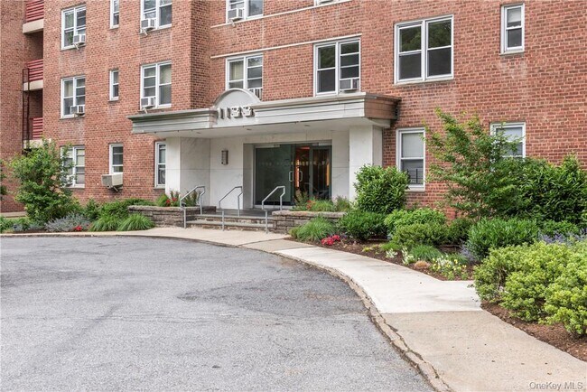 Building Photo - 1133 Midland Ave