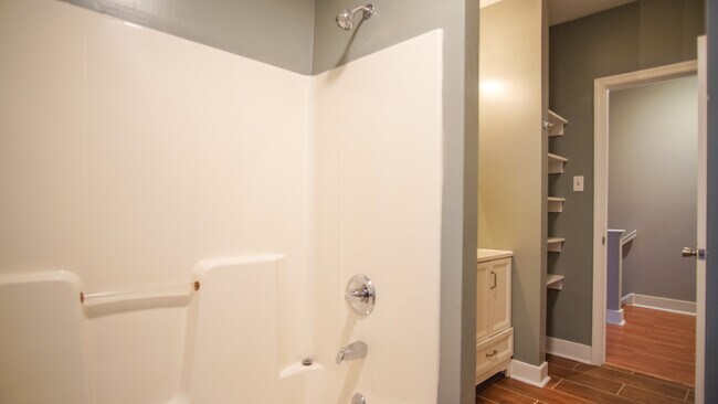 Building Photo - 1218 Bainbridge St