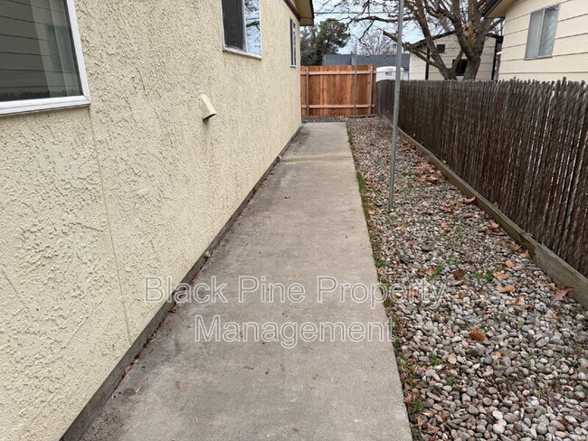 Building Photo - 1937 S Owyhee St