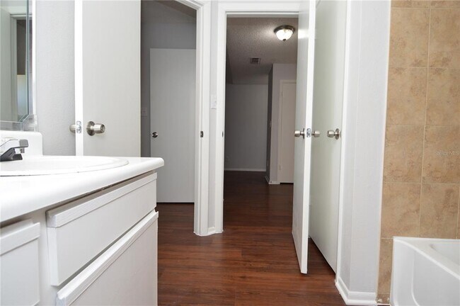 Building Photo - 8630 Mallard Reserve Dr