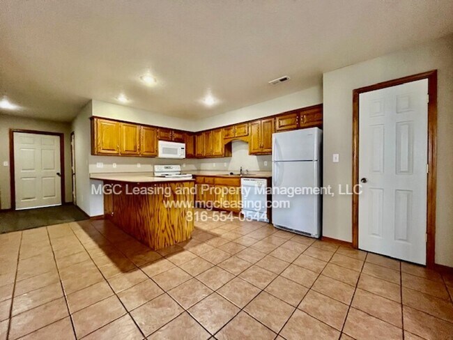 Building Photo - Beautiful Ranch-Style Duplex in Peculiar, MO - Available 09/22/26
