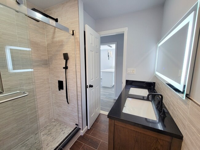 Full Bath - 30 Fulton St