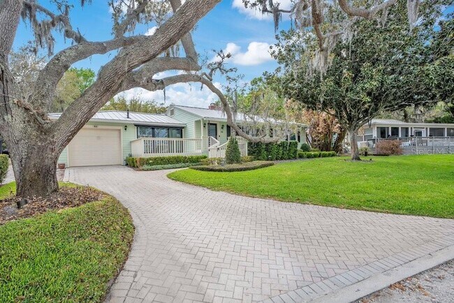 Building Photo - 812 East Blvd