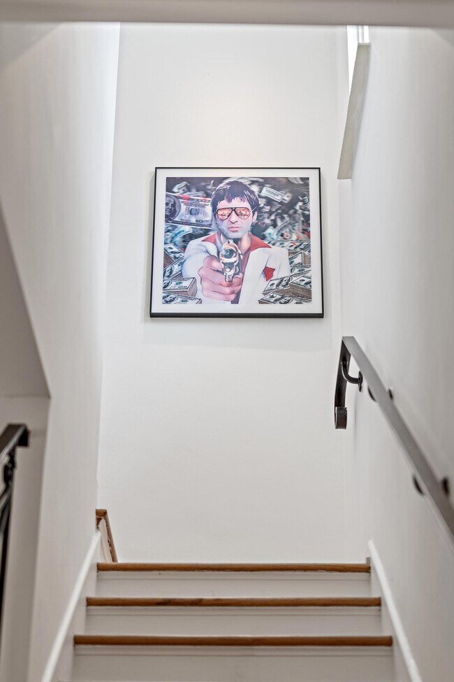 Building Photo - 306 Cordova Rd