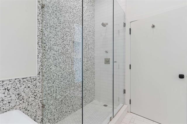 Building Photo - 6452 Lavendale Ave