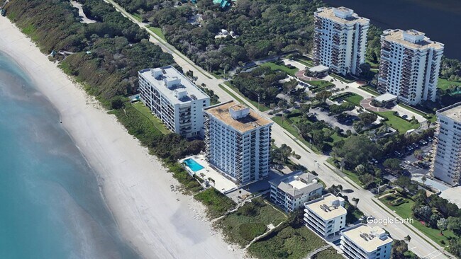 Building Photo - 2066 N Ocean Blvd
