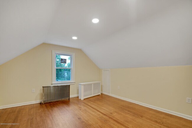 Building Photo - 407 Redmond Ave