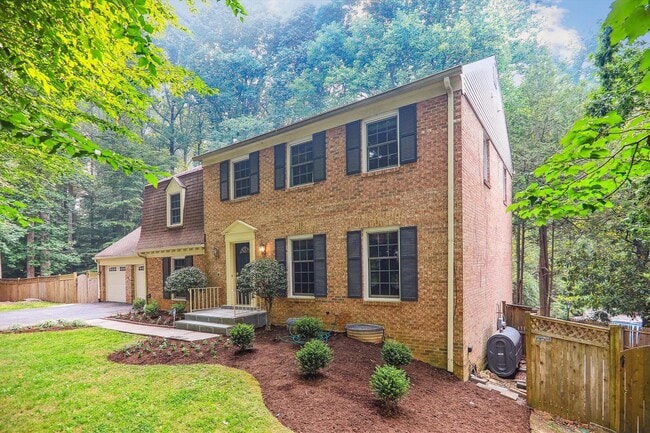 Building Photo - 5 BR 4.5 BA home with inground heated pool and extensive hardscape!
