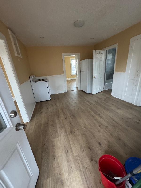 Building Photo - 33 Crystal St