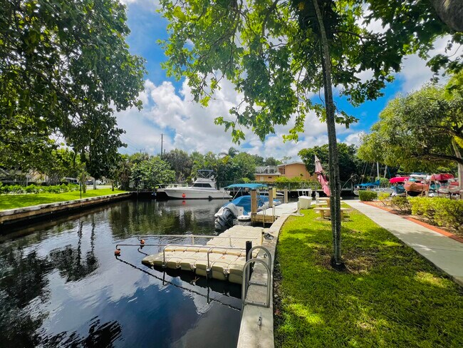 Building Photo - 1101 River Reach Dr