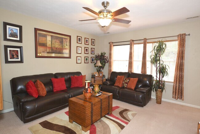 Building Photo - Quiet Cul-de -sac