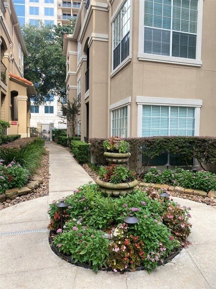 Building Photo - 3231 Allen Pkwy