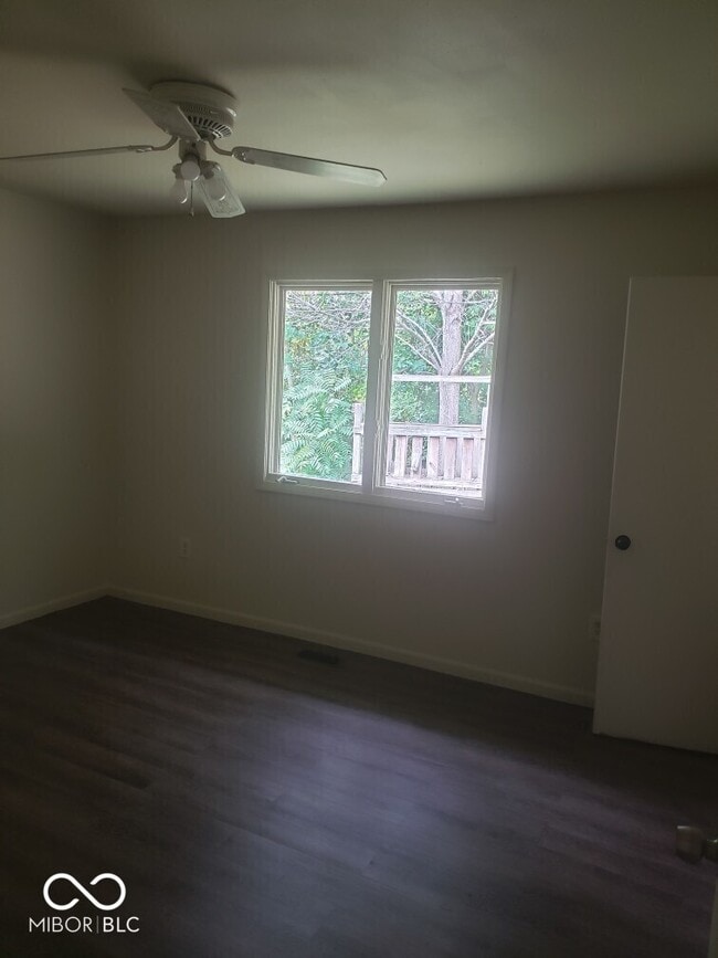 Building Photo - 206 Louise Ave