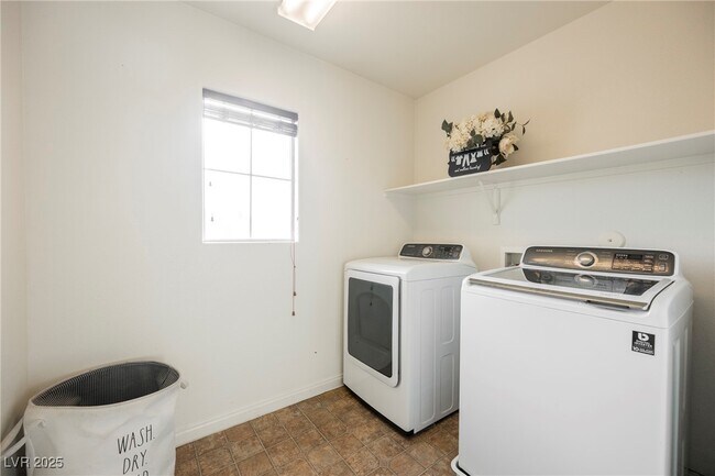 Building Photo - 6720 Song Sparrow Ct