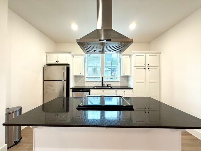 Building Photo - $2,500 Move-In-Special