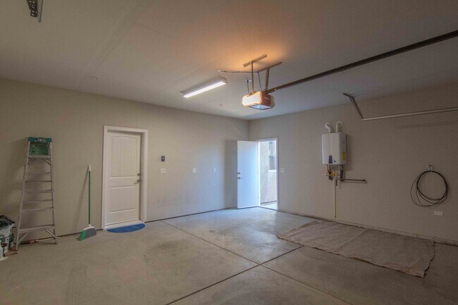 Building Photo - MOVE IN SPECIAL!!! $500 OFF FIRST MONTH'S ...