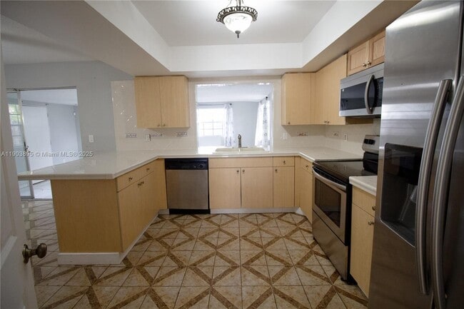 Building Photo - 420 SW 62nd Ave