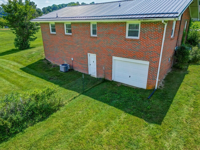 Building Photo - 101 Rose Ln