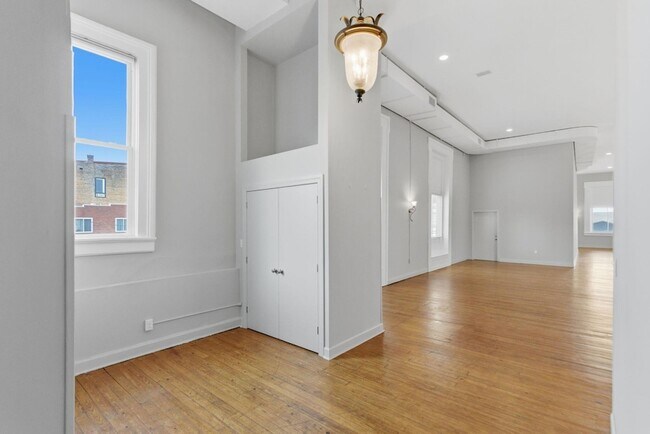 Building Photo - 500 Main St