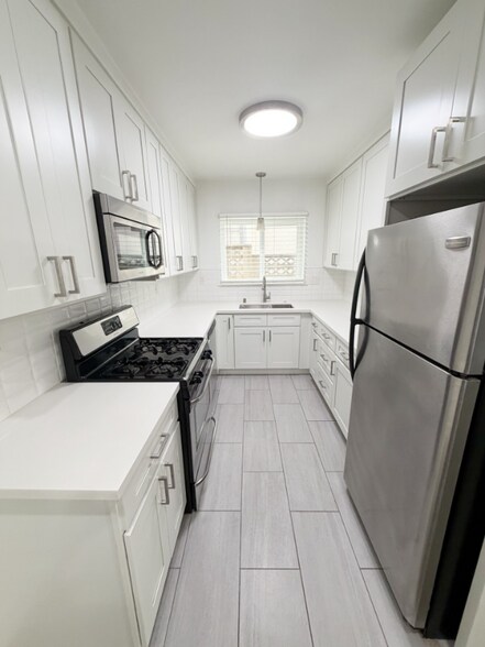 Building Photo - 1008 7th St