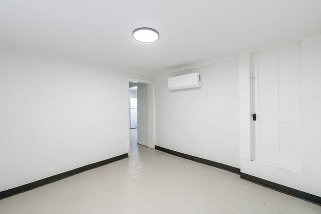 Building Photo - 128 E 10th Ave