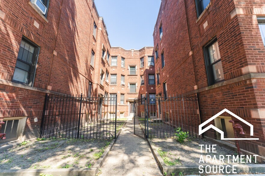 Building Photo - 4723 N Leavitt St