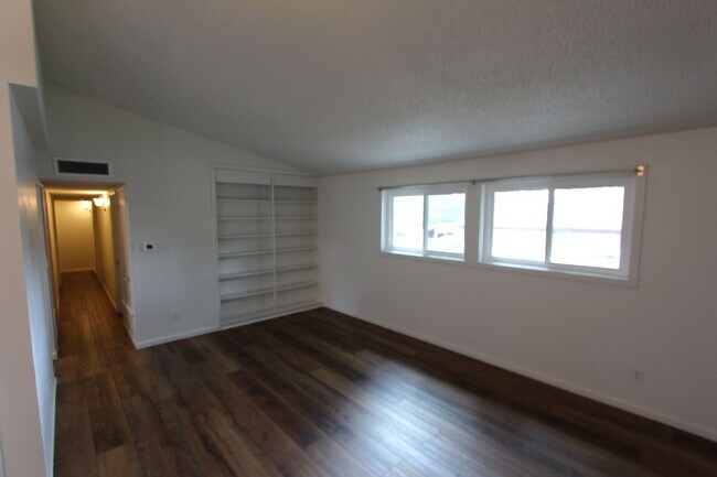 Building Photo - 1612 N San Francisco St