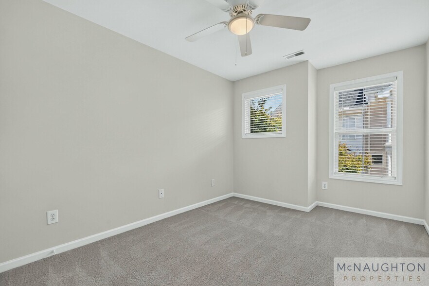 Building Photo - 513 Village Loop Dr